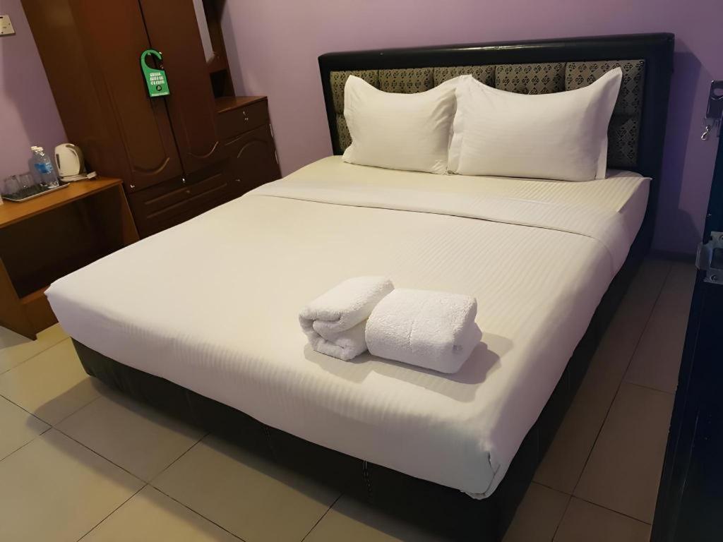 Oyo 89782 Ranau City Inn Exterior photo